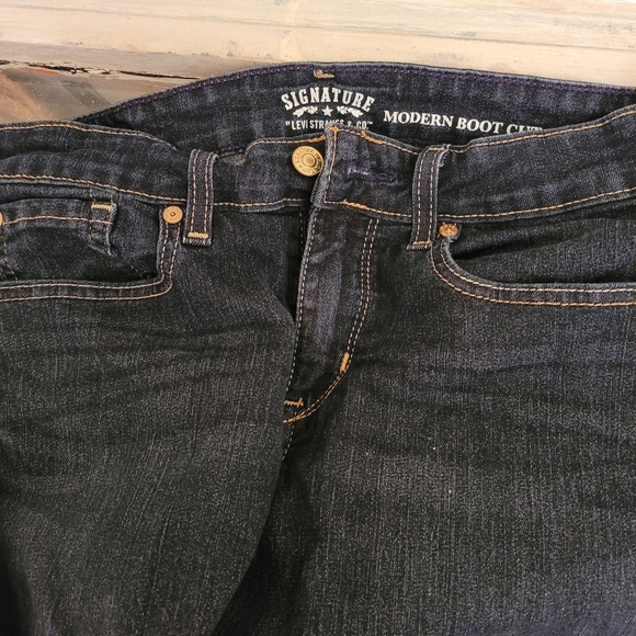 Levis - Picture 2 of 2